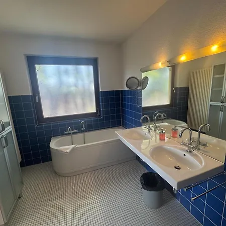 4 Big Bedrooms, & Garden, Schlehe 8 Nyaraló *