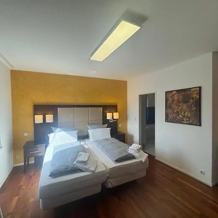 4 Big Bedrooms, & Garden, Schlehe 8 Nyaraló *