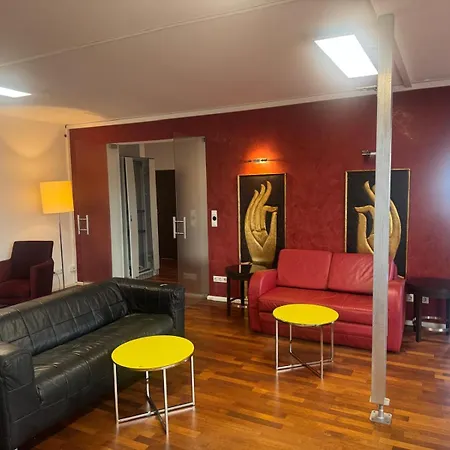 4 Big Bedrooms, & Garden, Schlehe 8 Дом отдыха Ганновер