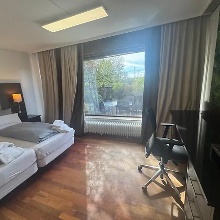 4 Big Bedrooms, & Garden, Schlehe 8 Nyaraló Hannover