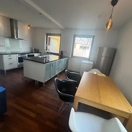4 Big Bedrooms, & Garden, Schlehe 8 Nyaraló