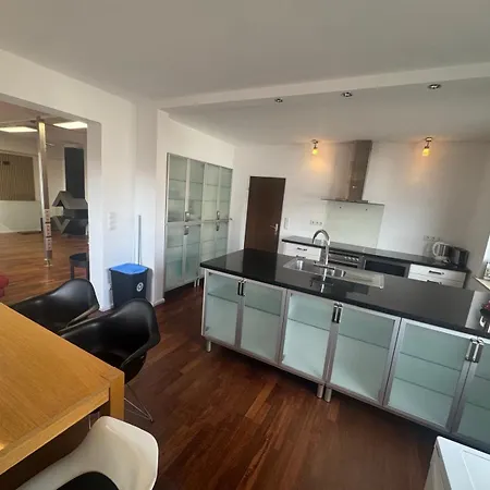 4 Big Bedrooms, & Garden, Schlehe 8 Дом отдыха *